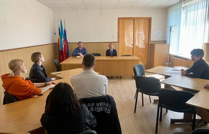 Встреча студентов с заместителем главы администрации Октябрьского района по социальным вопросам. 